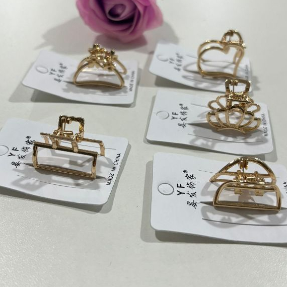 Piranha Pequeno Dourada e prateada de metal vários modelos/2.5cm em Oferta na Shopee