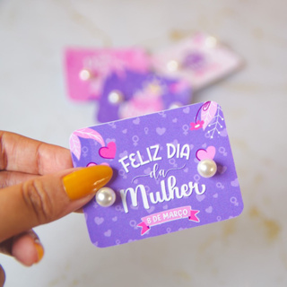 50 Brincos pérola com tag personalizada.Qualquer tema! em Oferta na Shopee