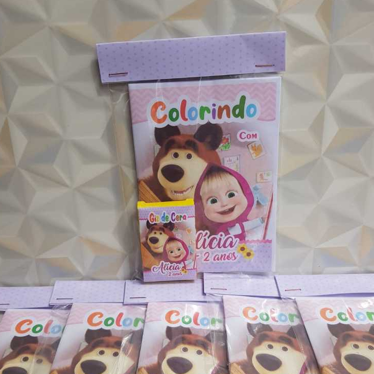 Mini livrinho de colorir + mini giz de cera no tema Masha e o urso modelo 2