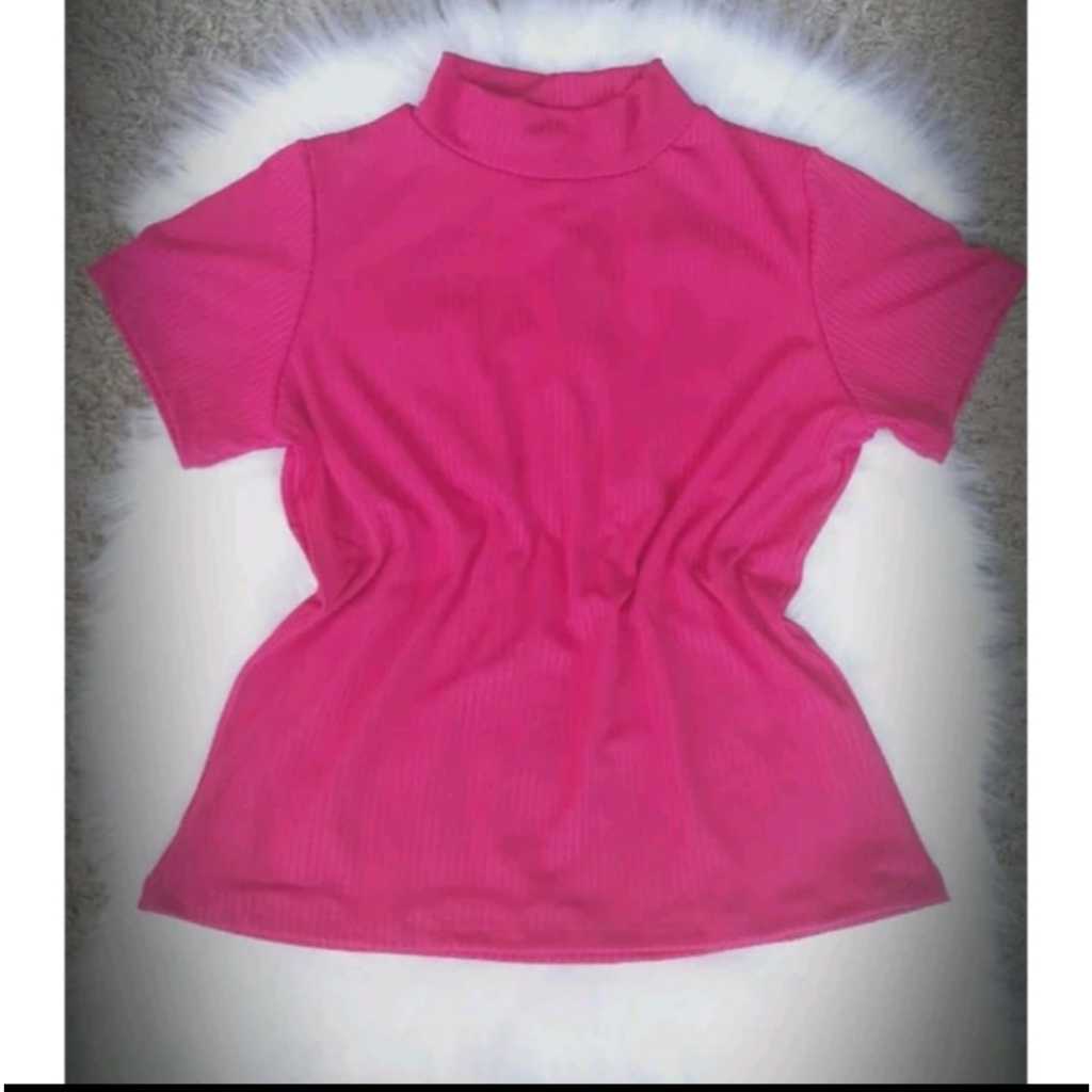 Blusinha canelada gola alta, versátil, confortável, ideal para qualquer look, do básico ao mais sofisticado.