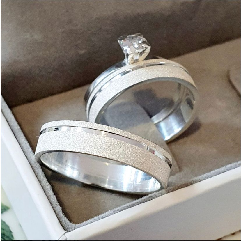 PAR DE ALIANÇAS DE NAMORO E COMPROMISSO EM PRATA 950 4mm MÉDIA + ANEL E GRAVAÇÕES