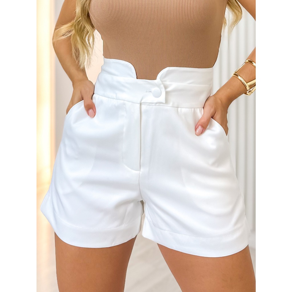 EMILI3 Short Feminino Elegante e Casual com Detalhe de Botão Forrado, Bolsos Faca e Detalh...