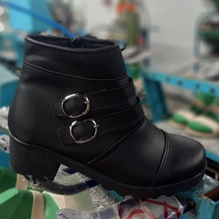 Botinha com duas fivelas  - salto tratorado de 5 cm Ref. 322 em Oferta na Shopee
