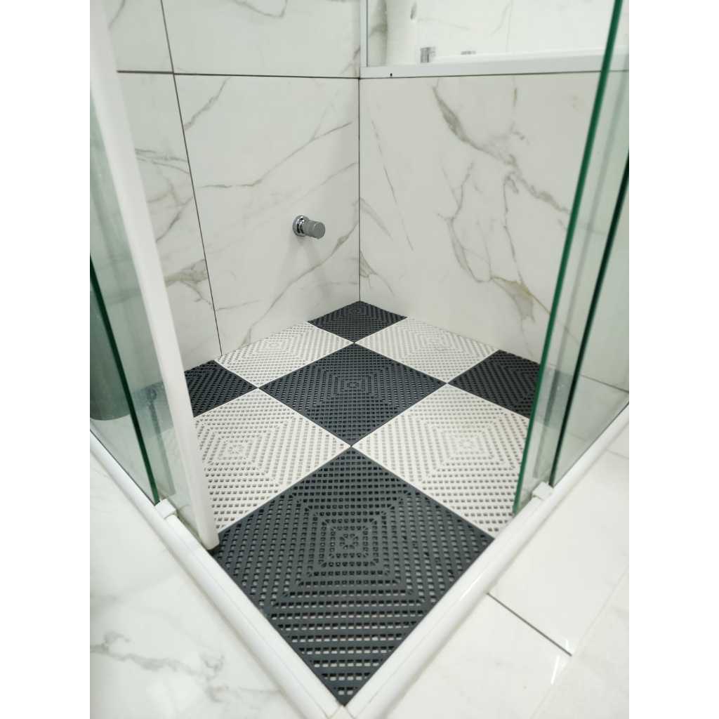 KIT 22 TAPETE ESTRADO MODULAR ANTIDERRAPANTE FLEXIVEL 30x30 PARA BANHEIRO E VESTIARIO - NOVOFLEX