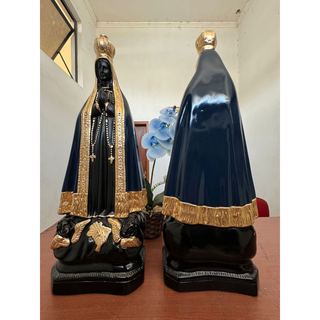 Imagem de 60cm de Nossa Senhora Aparecida, imagem grande da Padroeira do Brasil. Pintada com tinta automotiva resistente