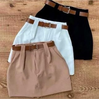 Short Saia Alfaiataria Com Cinto e Bolsos