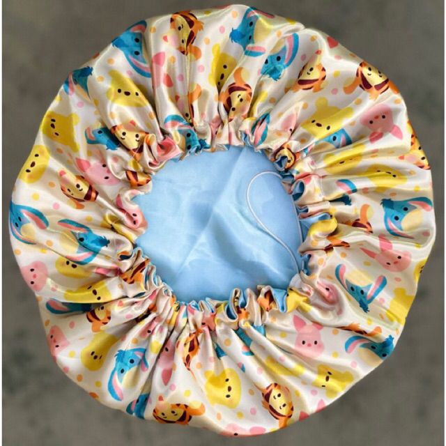 Touca de cetim Gloss Pooh Baby e amigos PREMIUM ajustável e dupla face EXCLUSIVA toca