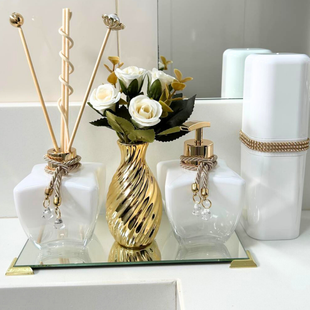 Kit Lavabo Luxuoso Aromatizador Saboneteira Bandeja Porta Escova Vaso + Lindo Kit de Varetas - Dourado Coleção Patagônia