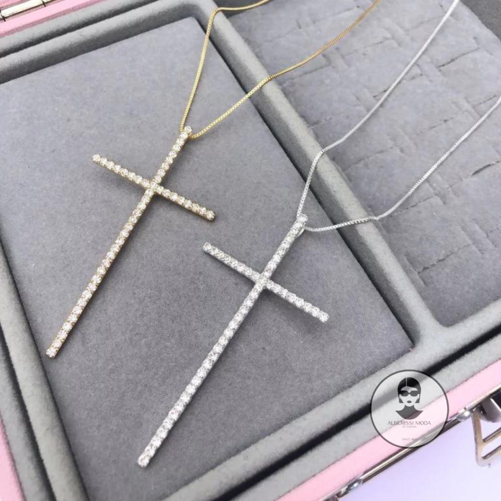 Colar Corrente de Crucifixo Cruz Cravejado Strass Feminino Folheado a Prata 925 e Ouro 18k