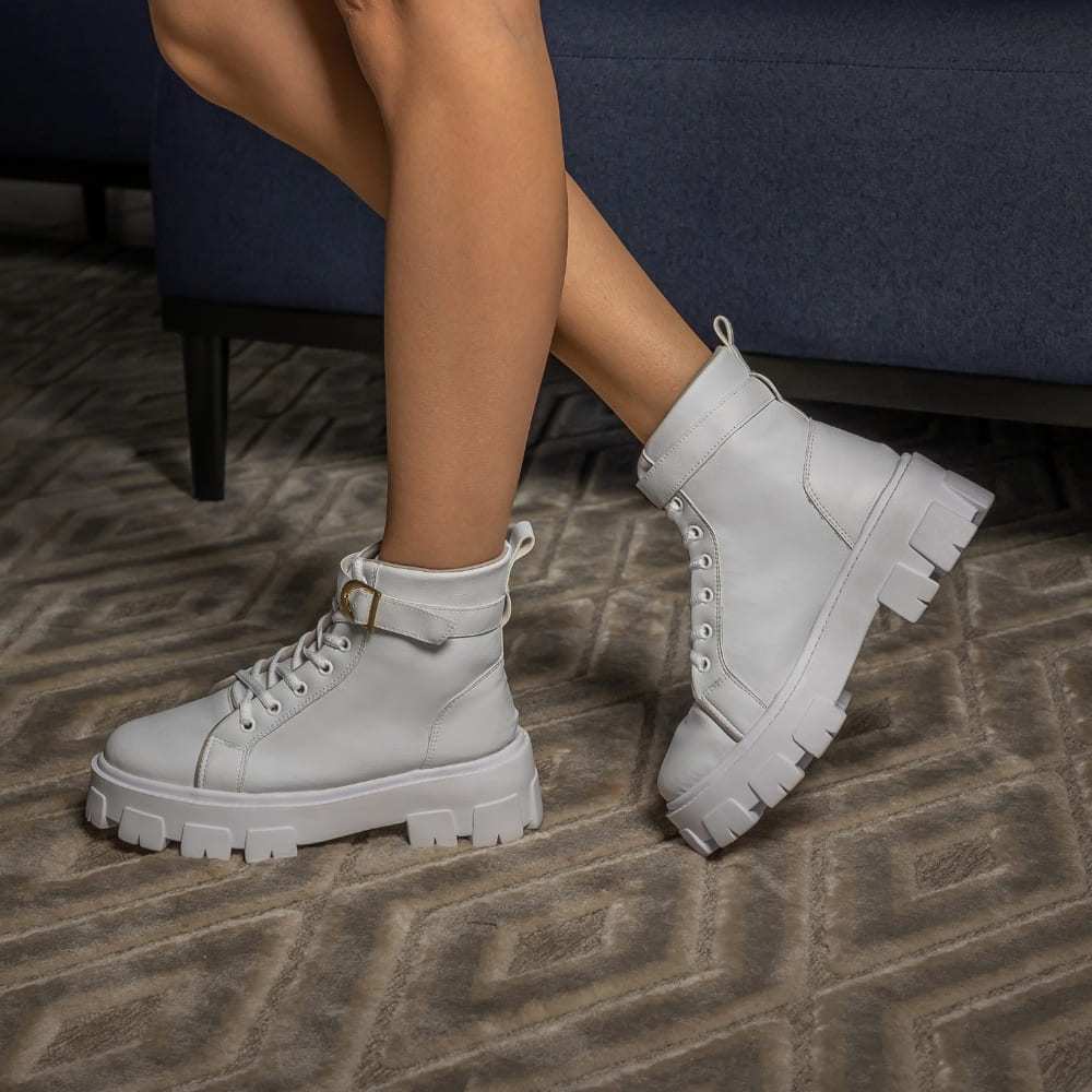 Coturno Branco Cano Alto: Onde Comprar | BuscaProdutos