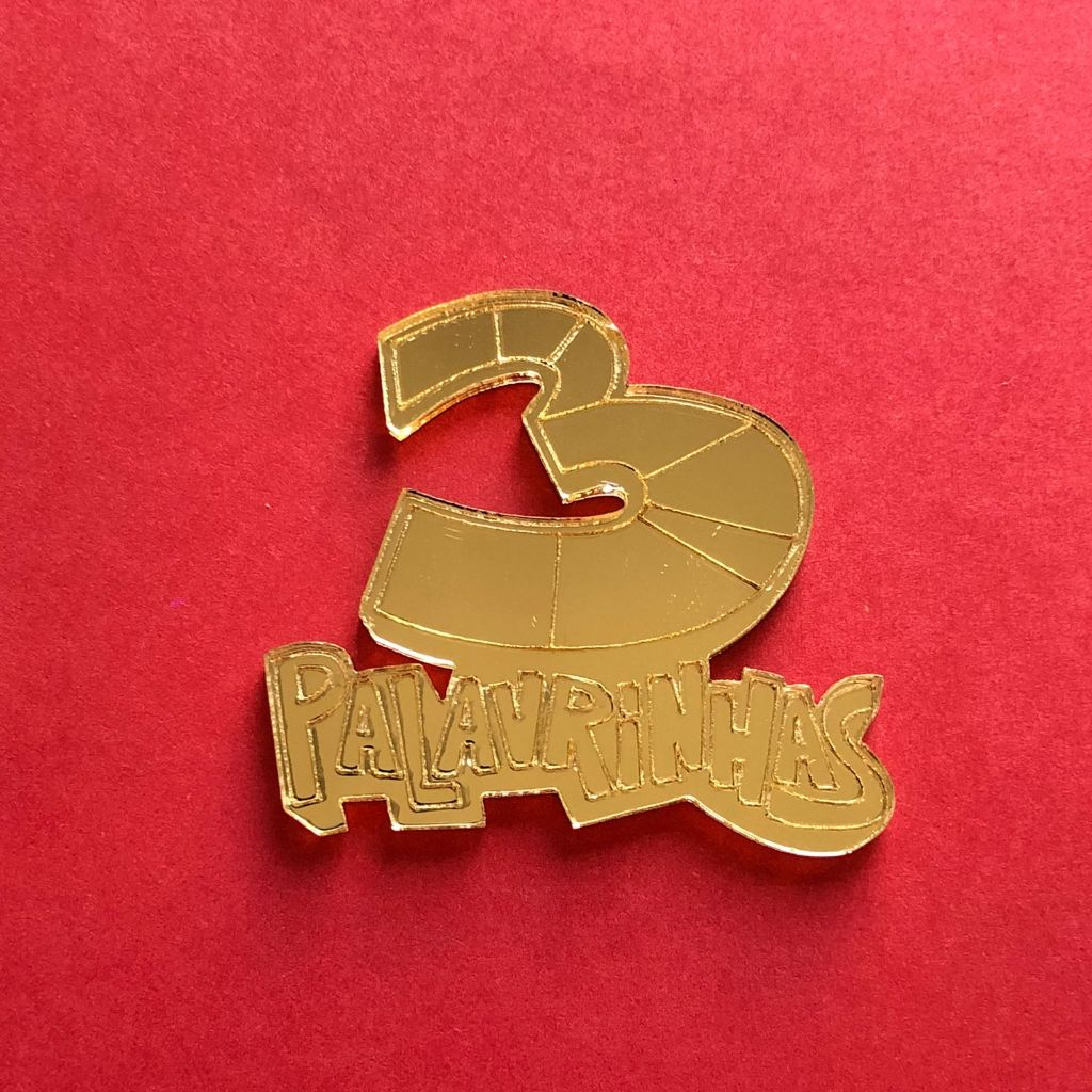 Aplique em Acrílico Espelhado Dourado " 3 Palavrinhas " 4 cm - Para Personalizados, Lembrancinhas e Artesanatos