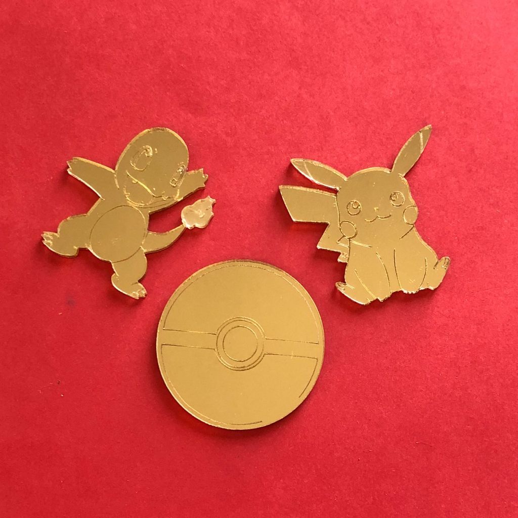 Aplique em Acrílico Espelhado Dourado " Pokémon " 4 cm - Para Personalizados, Lembrancinhas e Artesanatos
