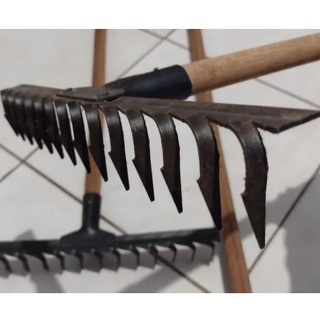 Ancinho rastelo ciscador curvo em chapa de aço s/cabo em Oferta na Shopee