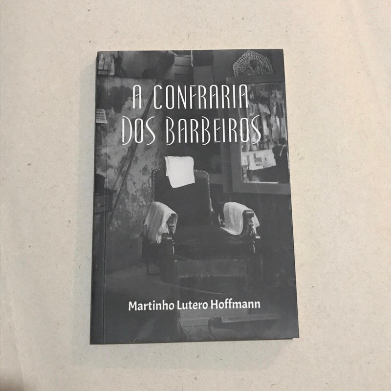 Livro A Confraria dos Barbeiros - Martinho Lutero Hoffmann - Ed. Bestiário - NOVO