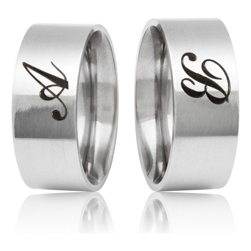 Par de Alianças Reta Quadrada Prata Personalizada Iniciais