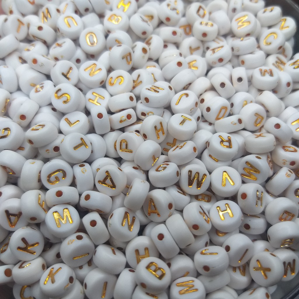 500 OU 1000 Miçangas Letras Alfabeto Peças Promoção Letrinhas Redondo Várias Cores