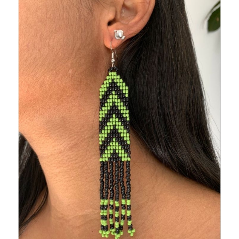 brincos longos de miçangas/modelo estilo indígena