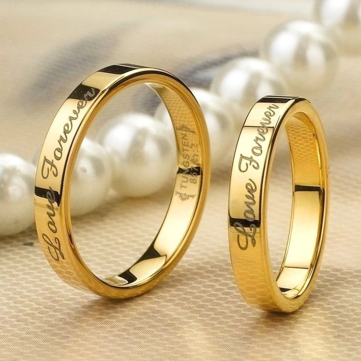 Par Aliança Reta Dourada Ouro Banho 18k + NOMES | Aliança Casamento Noivado
