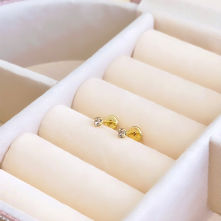 Brinco Infantil com Zircônia Tamanho P Folheado a Ouro 18K - Hipoalergênico com Tarraxa Baby de Segurança em Oferta na Shopee