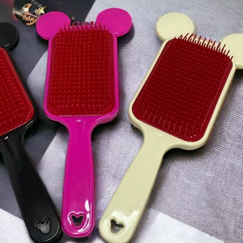 KIT 2 ESCOVAS RAQUETE ORELHINHA - PARA TODOS OS CABELOS - CORES SORTIDAS
