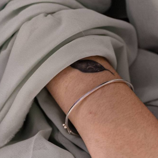 Bracelete Fino Fio Quadrado em Prata 925