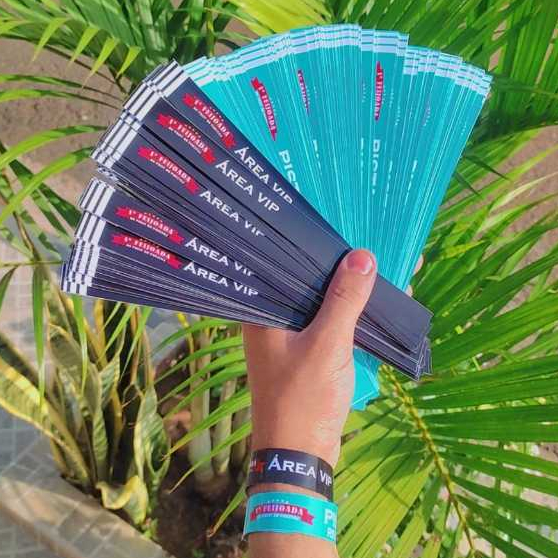 Kit pulseiras Personalizadas para eventos - aniversários - casamento - chá revelação -  resistente em Oferta na Shopee