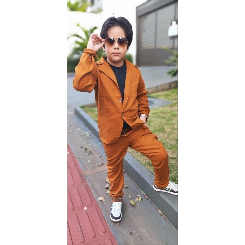 Conjunto Casual composto por: Blazer calça , esse anúncio não acompanha camisa em Oferta na Shopee