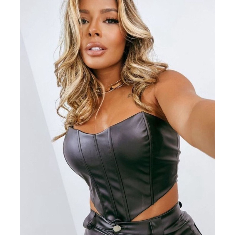 CROPPED CORSELET COURO FAKE COM AMARRAÇÃO ATRÁS