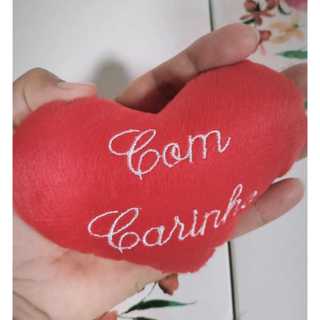 coração mini peluciado com 4 variação de frases em Oferta na Shopee