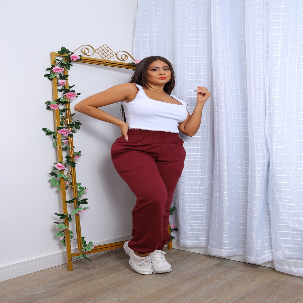 Conjunto Calça jogger mais crooped  Branco com detalhe na cor Da calça.