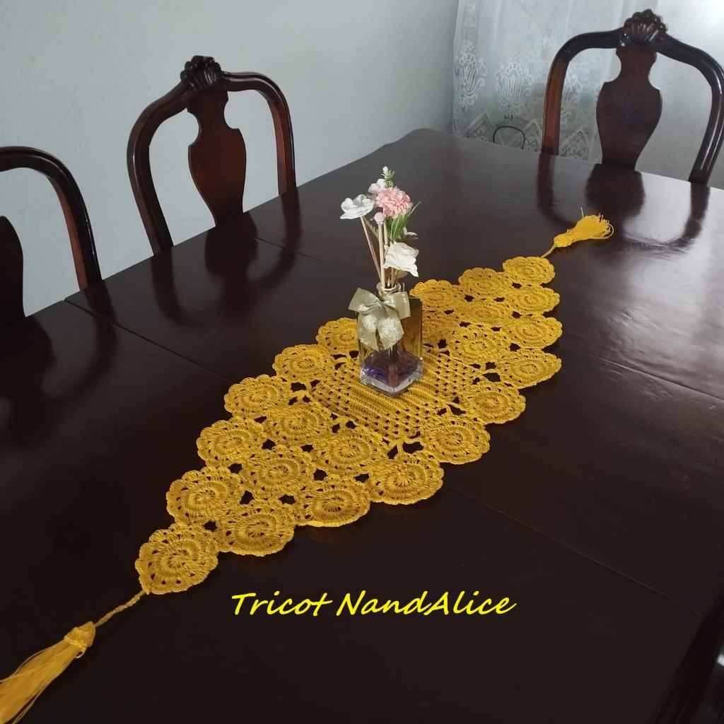 Caminho de Mesa em Crochê Artesanal em Linha Seda, Tamanho Médio 1 Metro em Oferta na Shopee