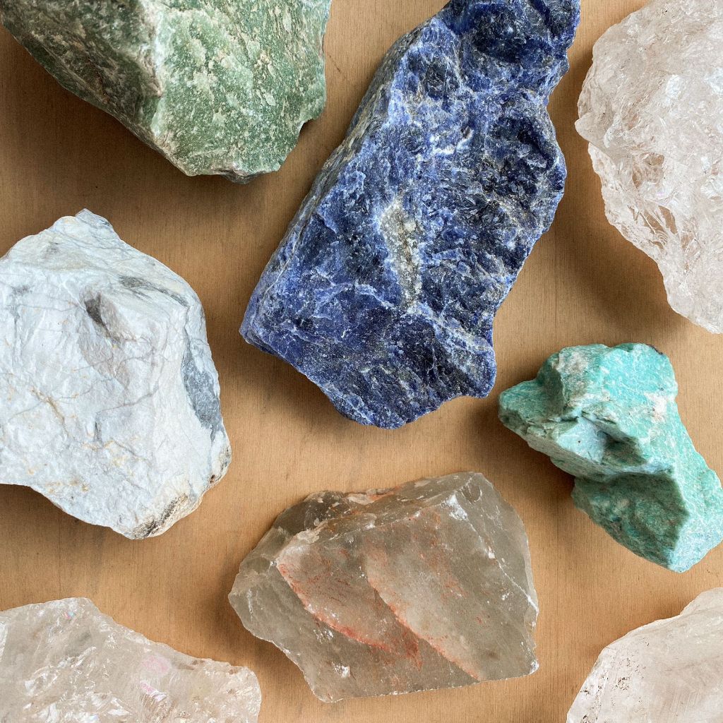 CRISTAL GRANDE PEDRA NATURAL - Bruto Quartzo Howlita Hematita Jaspe Obsidiana Fushita Fluorita