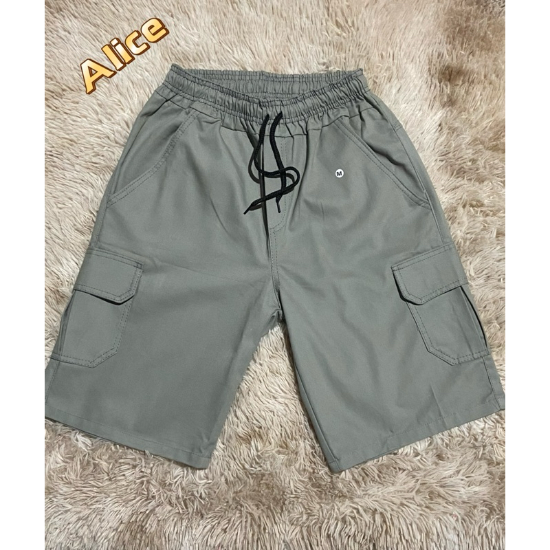 bermuda cargo com 6 bolsos  cintura elástica,