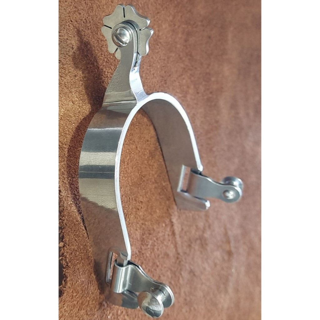 Par de esporas leve inox roseta de trevo produto padrão importado em Oferta na Shopee