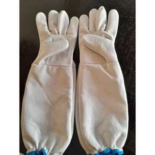 Luva para arranhões cães e gatos.( material vaqueta de couro ) em Oferta na Shopee