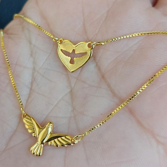 Escapulário Feminino Espirito Santo Banhado a Ouro 18k Antialérgico em Oferta na Shopee