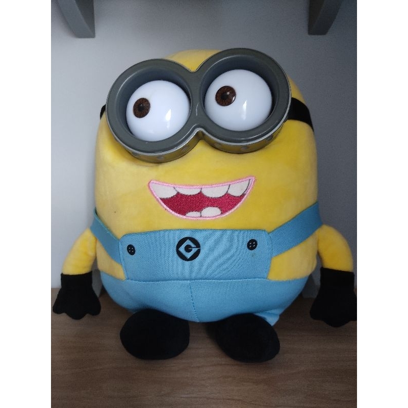 Minion de pelúcia grande, olhos e óculos em plástico resistente