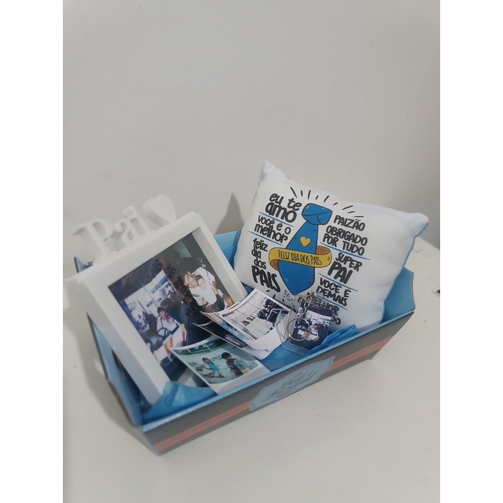 Cesta Dia dos Pais Personalizada com quadro, chaveiro, polaroids, almofada