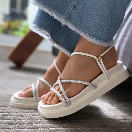 Sandalia Papete Plataforma feminina Sola Alta Brilho Flatform Macia e confortável