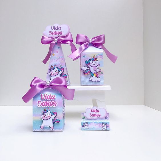 kit CAIXINHAS PERSONALIZADAS QUALQUER TEMA - caixinha milk, sacolinha, piramide mais de 15 itens a sua escolha com laço e pedra, personalizados aniversario, lembrancinha, cha de bebe, revelação, batizado,padrinhos etc..