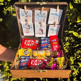 Caixa com fotos e Chocolates / Caixa de Presente para Namorados Aniversário de Namoro e Casais em Oferta na Shopee