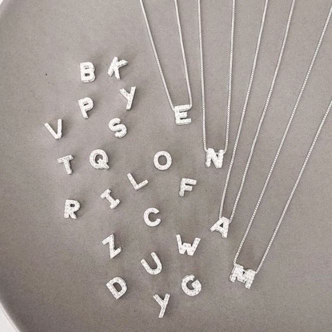 Colar Letra Inicial Ponto de Luz Banhado A Prata 925