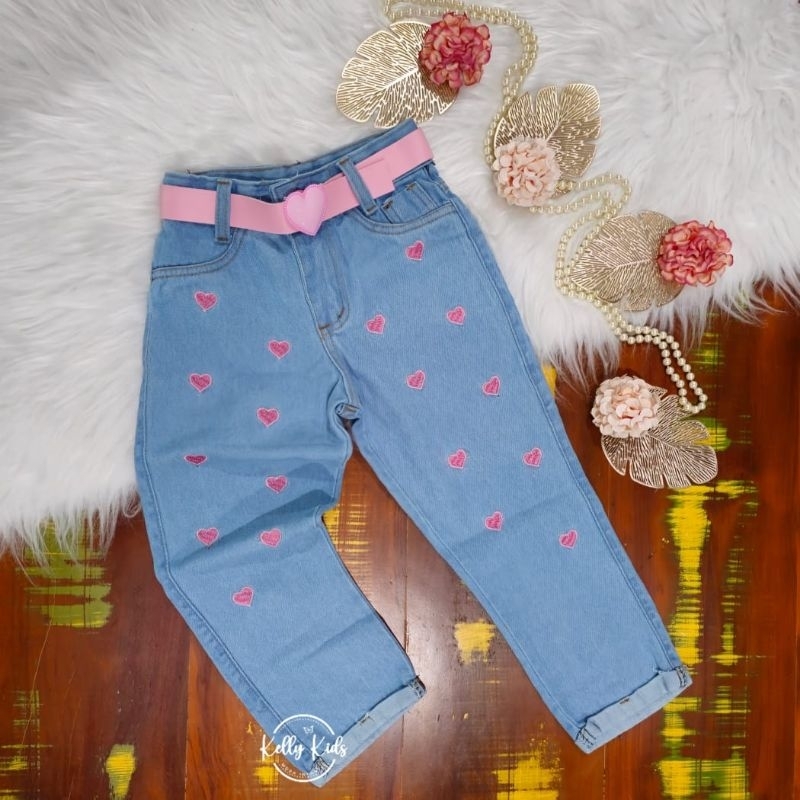 Calça Mom infantil feminina bordado coração com cinto