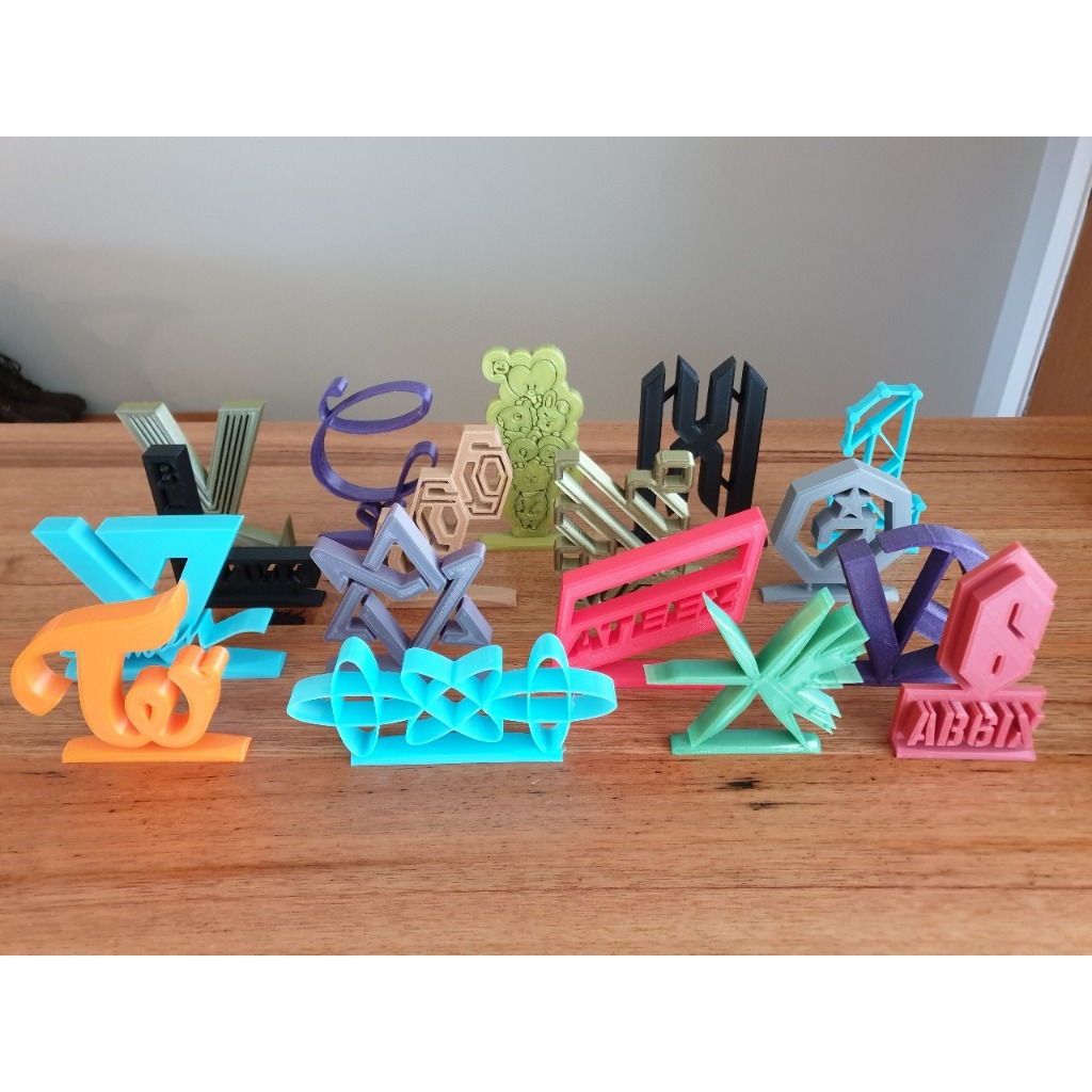 Ornamento / Totem Kpop Grupos - BTS, Stray Kids, Twice, BigBang, EVERGLOW, EXO, (G)I-dle, Seventeen, Babymonster