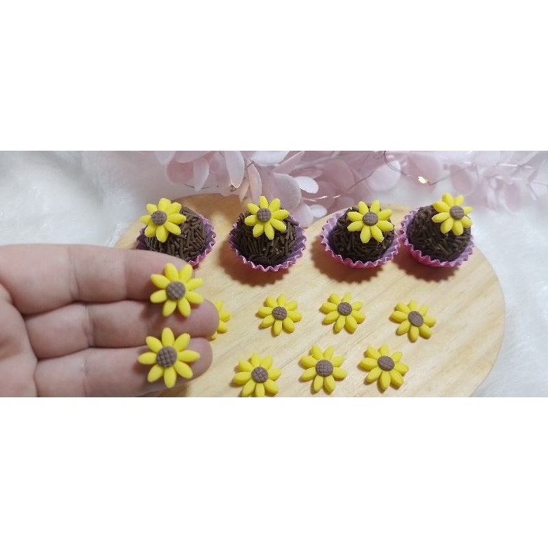 Girassol de açúcar aplique para donuts e brigadeiros 50 unidades em Oferta na Shopee