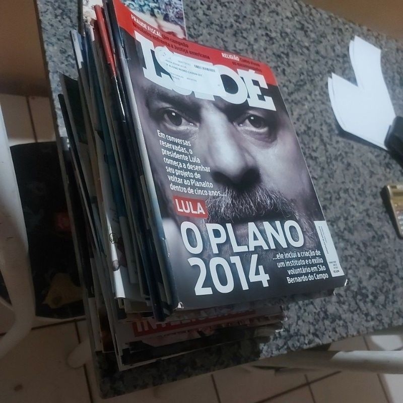 Revistas isto é,  Época,  Veja. raríssimas