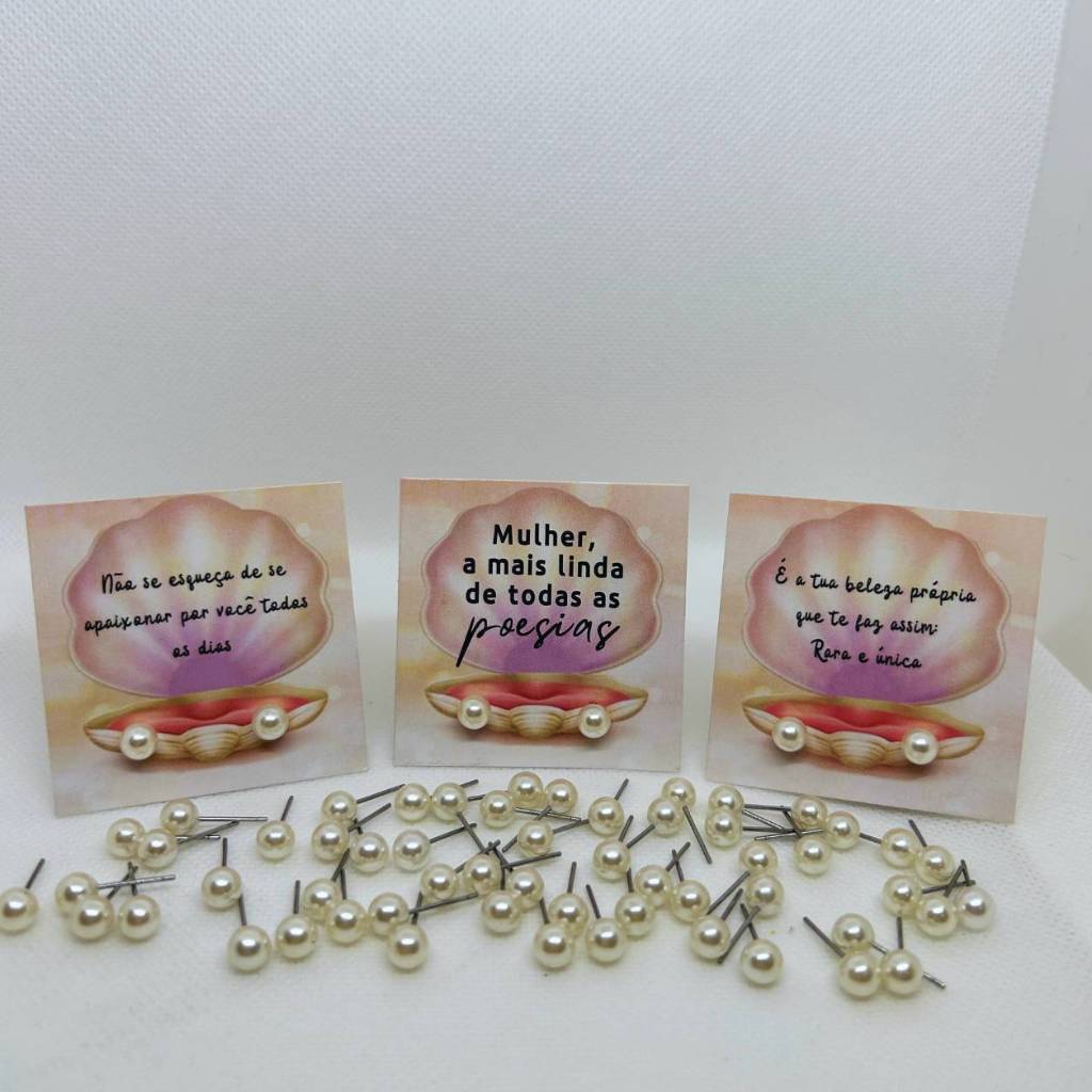50 Pares Brinco de Pérola + Tag Mulheres Empoderadas / Lembrancinha Brinde Mimo para Cliente