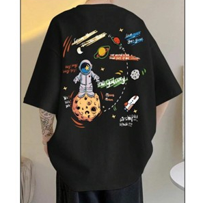 Camiseta de Algodão Estampada Oversized Leve Solta Astronauta Planetinha Through Time