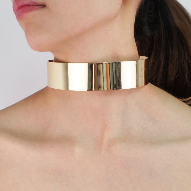 Choker Feminina Brigitte, Choker de Aro Rígido, elegância e glamour, Acessório alta performance para qualquer ocasião.