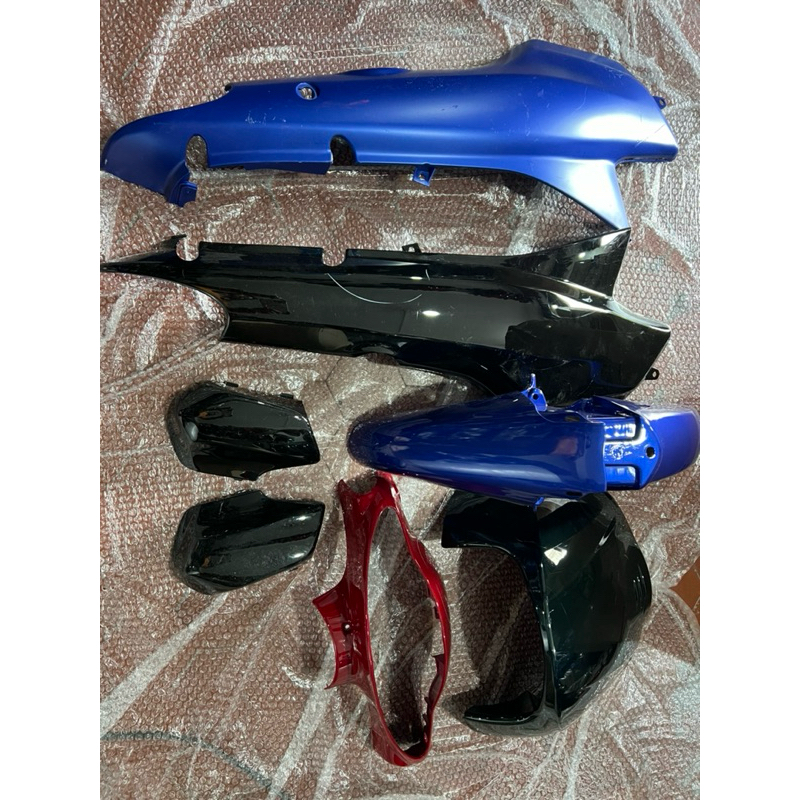 kit Biz 100 2000 )Rabeta, Pára-lama, Par de Copinhos , Peito, Carenagem do Farol )Peças Para Pintura Sem Opção de Cor.